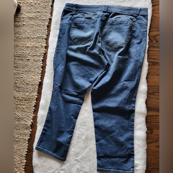 DEMOCRACY 🤍 - Picture 8 of 9